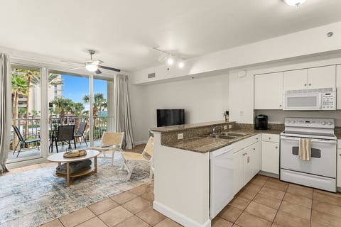 Shores of Panama 208 Oceanfront King Bed Sleeps 6 image 5