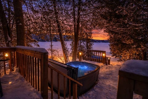 Le Toujours Heureux - SPA, waterfront with dock and kayaks