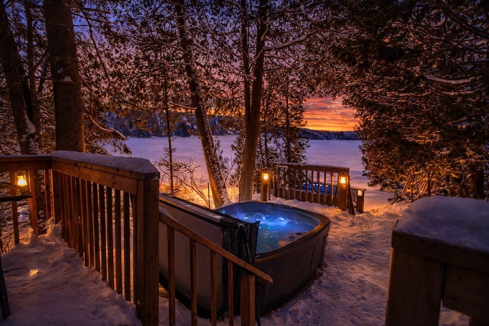 Le Toujours Heureux - SPA, waterfront with dock and kayaks - Sainte-Lucie-des-Laurentides, Quebec