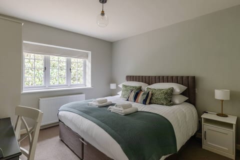 Forest Cottage – Cosy Countryside Escape near Bath