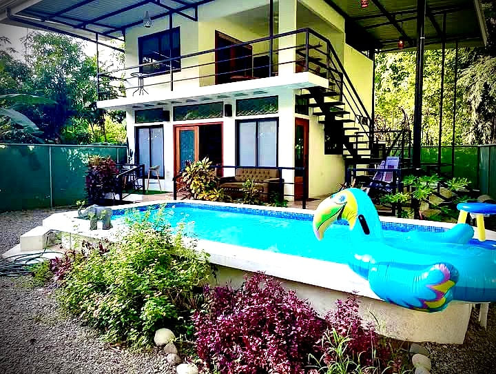 Black Beach Art House image 1