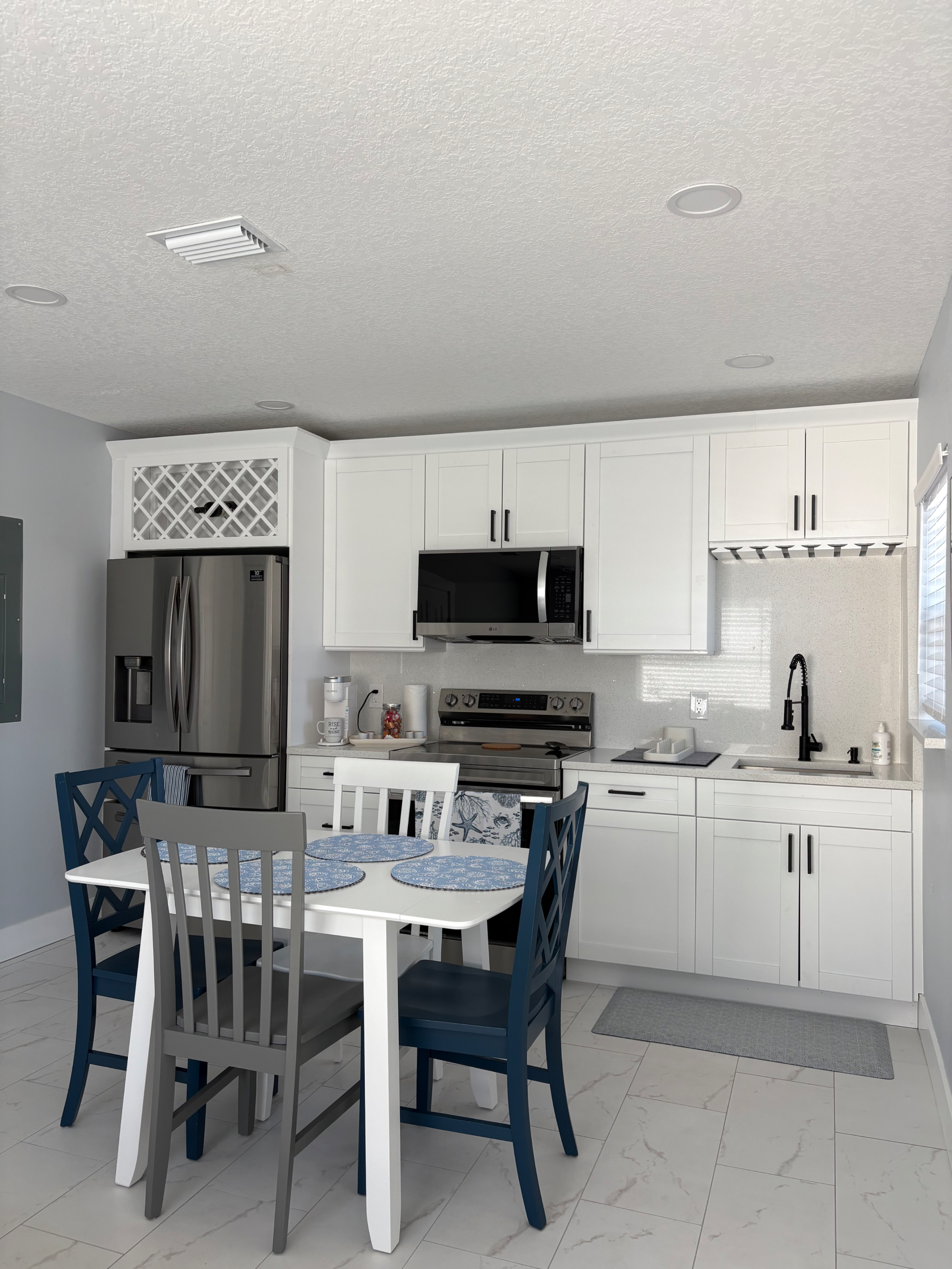 Beachside Blue Retreat | Walk to Beach | Long-Term