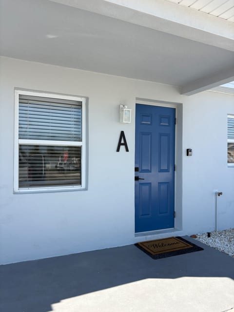Beachside Blue Retreat | Walk to Beach | Long-Term