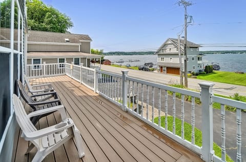 Saratoga Lakeside Lookout