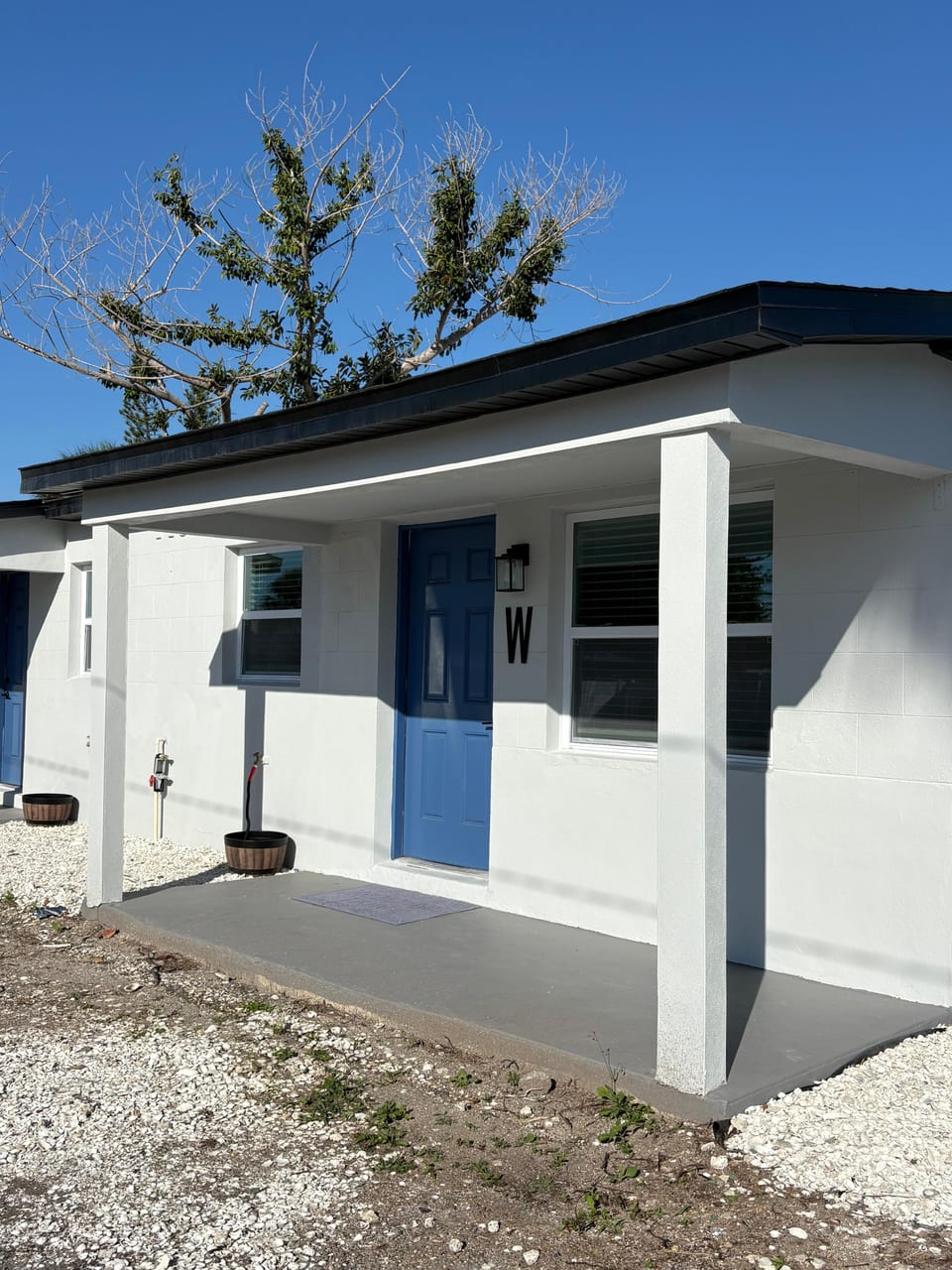 Blue Tide Retreat | Walk to Beach | Sleeps 4 - Madeira Beach
