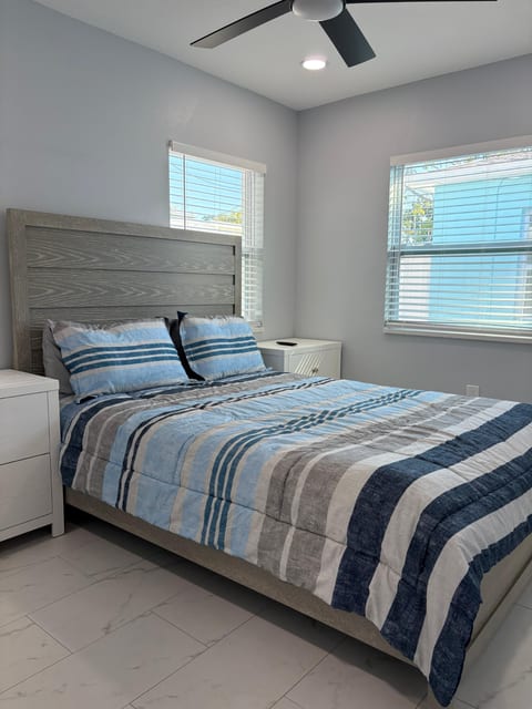 Blue Tide Retreat | Walk to Beach | Sleeps 4