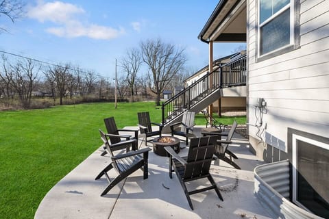 Family Home | Sleeps 8 | Walk to K-State