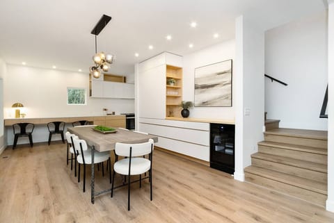 Spacious 4BR Near Aggieville | Stylish | Sleeps 8