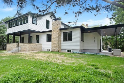 Spacious 4BR Near Aggieville | Stylish | Sleeps 8