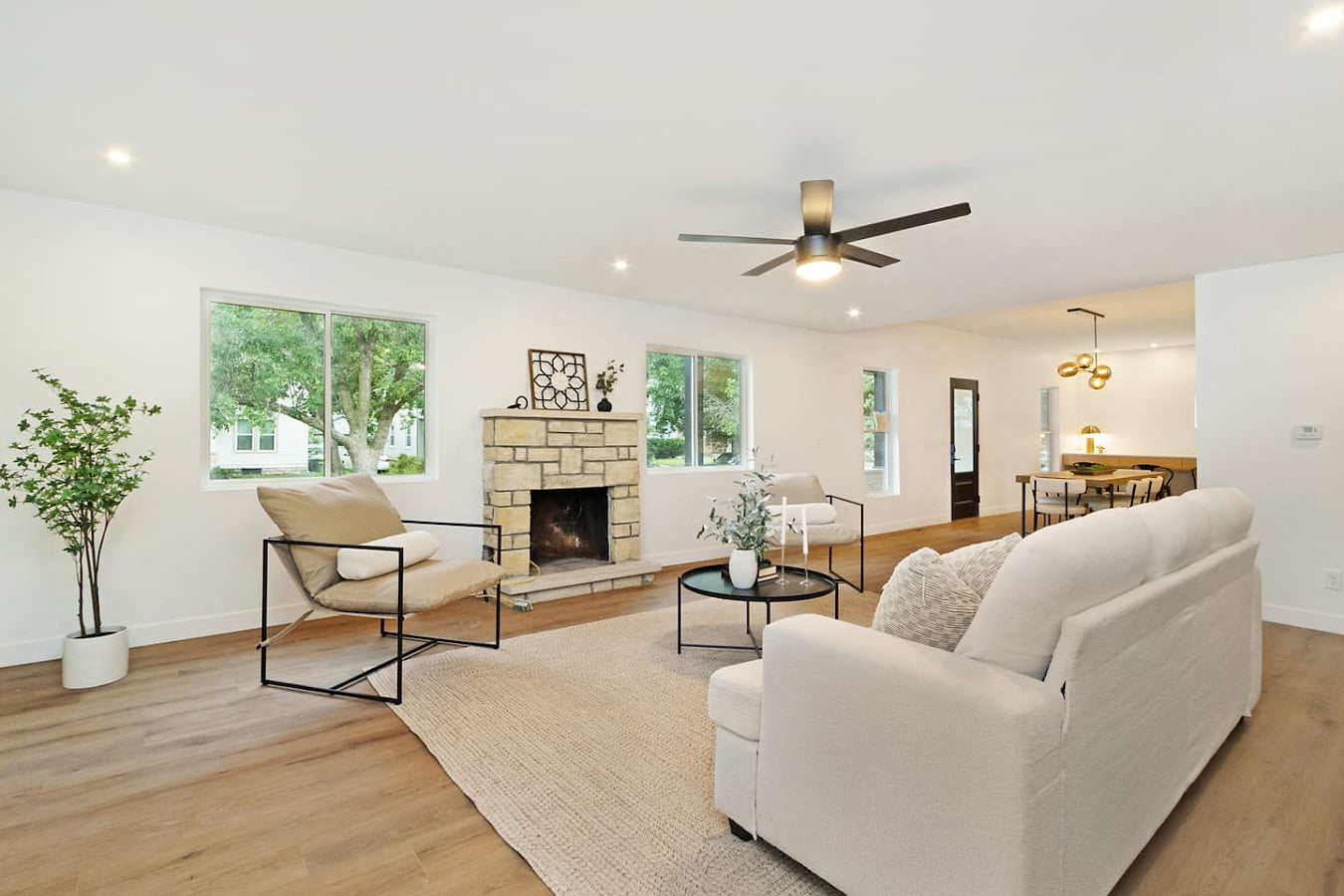 Spacious 4BR Near Aggieville | Stylish | Sleeps 8