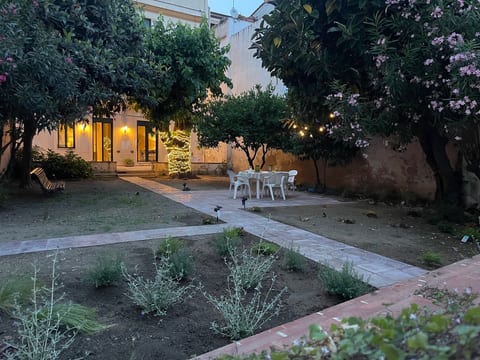 King Room Garden View - Room 2