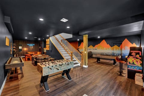 Golf Sim, Game-Movie Room, Spa, Sauna, Arcade !