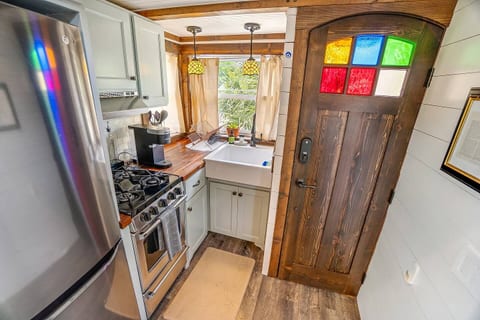 [Kitchen] Fully equipped kitchen featuring stainless steel appliances & gas cooktop. Coffee maker for all the coffee lovers out there!