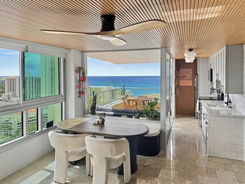 Sea to Sky Penthouse Ocean and Diamond Head Views! image 5