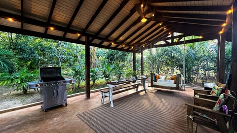 DreamSpace Estate/Private Pool, Car & Beach Access