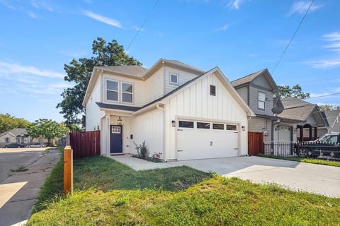 Luxury 4BR Dallas Retreat Near Trinity Groves & Downtown