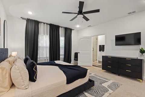 Luxury 4BR Dallas Retreat Near Trinity Groves & Downtown
