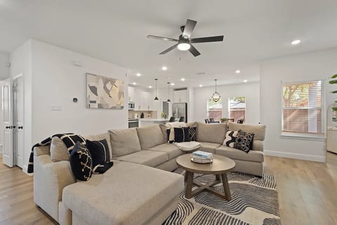 Stylish Dallas home minutes from Trinity Groves