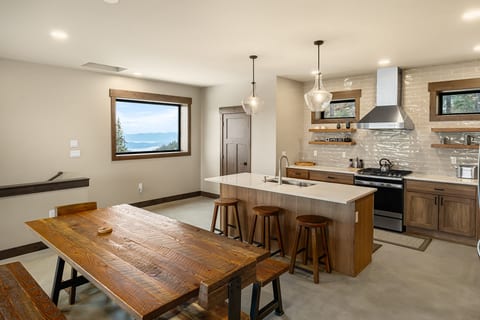 Paradise Condo 70 - Hot Tub, Views, Lift .5 Mile