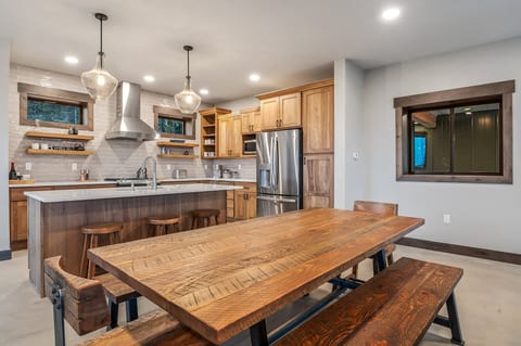 Paradise Condo 70 - Hot Tub, Views, Lift .5 Mile