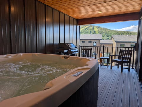 Paradise Condo 70 - Hot Tub, Views, Lift .5 Mile