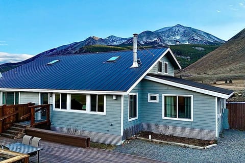The Overlook: 180° Views, King Bed & Fast Wi-Fi