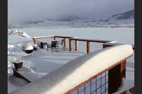 The Overlook: 180° Views, King Bed & Fast Wi-Fi