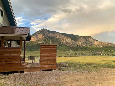 The Overlook 2- Best 180° Views Fast WiFi King Bed