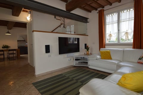 Living room image 1