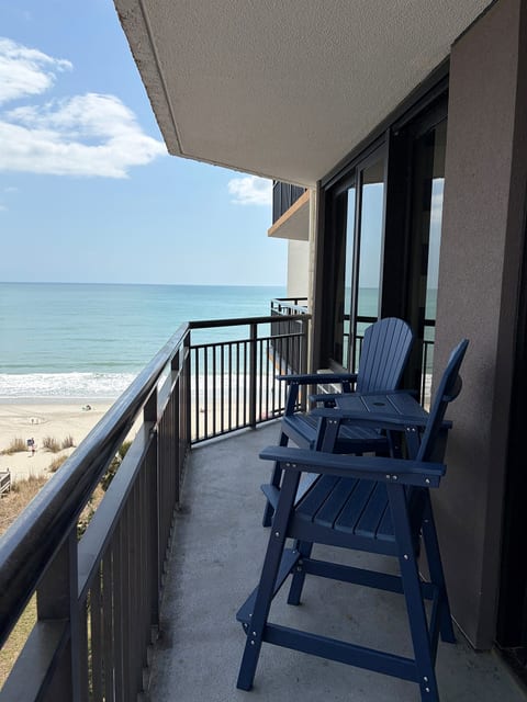 Sunrise Oceanview Retreat: Patricia Grand 702