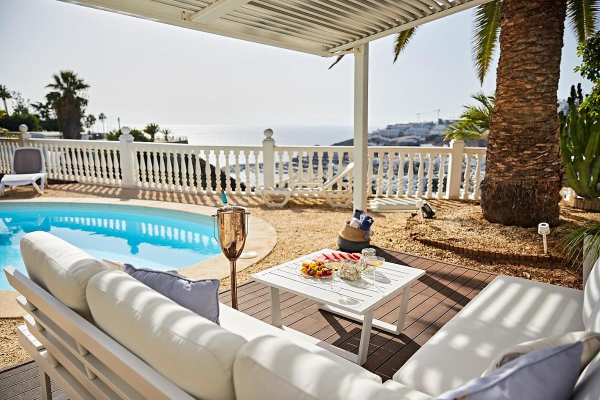 Fantastic villa with stunning ocean views image 1