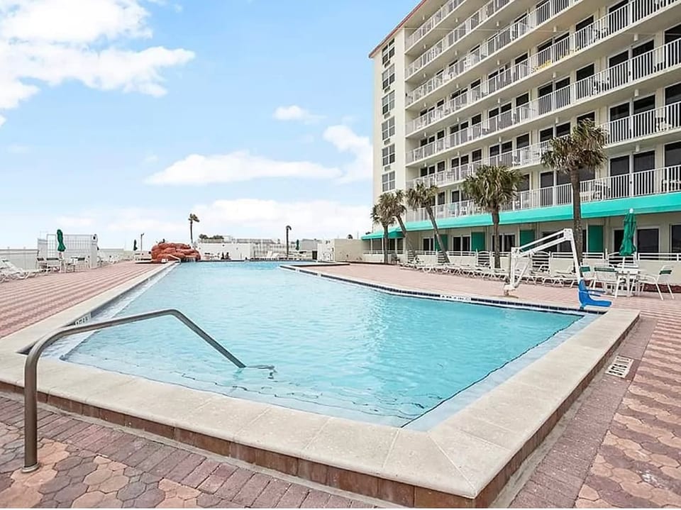 Heated pool Next to sunsplash park
landshark grill image 1