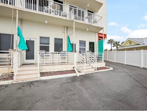 Heated pool Next to sunsplash park
landshark grill image 2