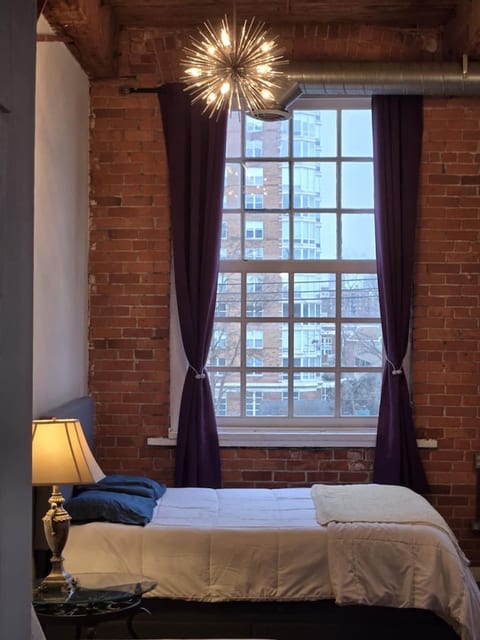 Stylish Loft with Central Location and Downtown Views