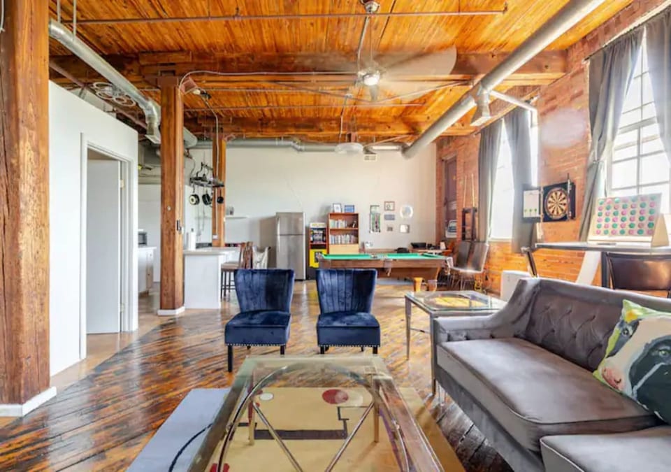 Stunning Loft with Riverwalk Views - Detroit