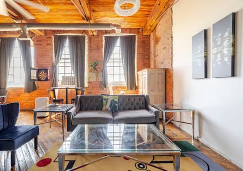 Stunning Loft with Riverwalk Views