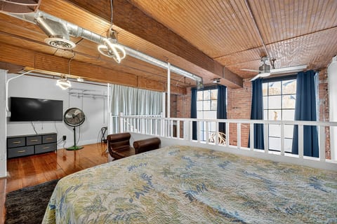 Stylish Loft with Modern Amenities in Detroit