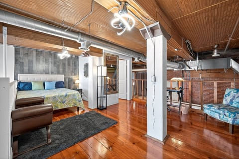 Stylish Loft with Modern Amenities in Detroit