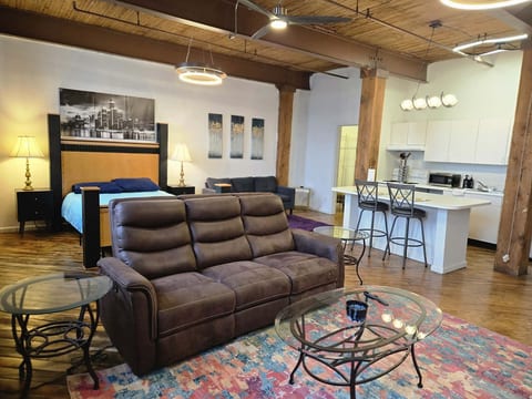 Detroit MotorCity Riverfront Loft
