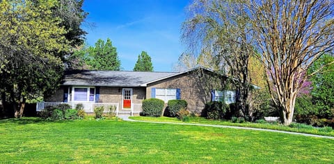 Maryville Gem Near Knoxville & Smoky Mountains image 2