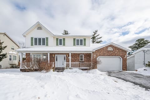 Executive 7 bedrooms 3.5 Bathrooms