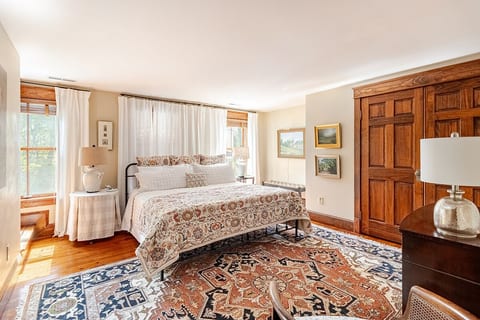 Gorgeous home in town center & short walk to WAC