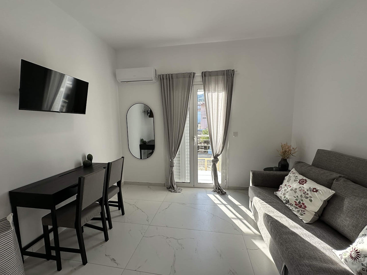 Loutra Suites, Sunlit Cove Studio