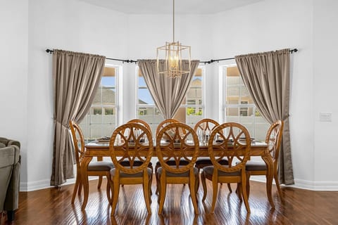 Vista Home near Disney - NEW heated hot tub - games room