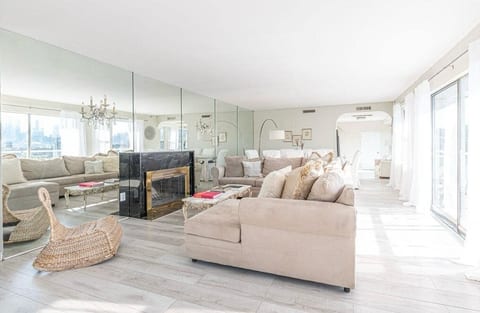 Spectacular penthouse min to NYC image 2