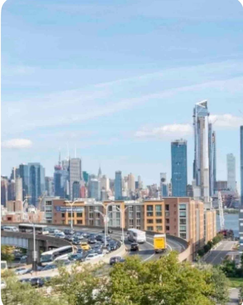 Spectacular penthouse min to NYC image 1