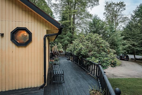 Hot Tub + Game Room + Fire Pit + Deck + Near Lake image 5