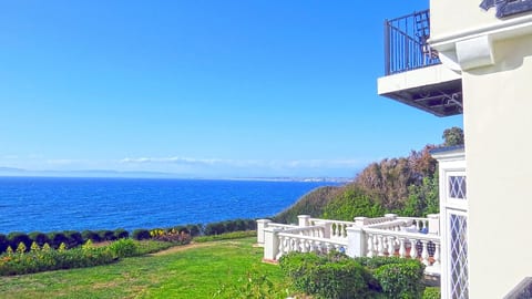 Iconic Oceanfront Mansion in LA image 3