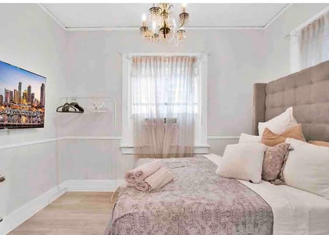Spectecular Villa in Brickell image 2