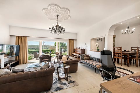 NEW! 3-bed villa, pool, garden, stunning views!